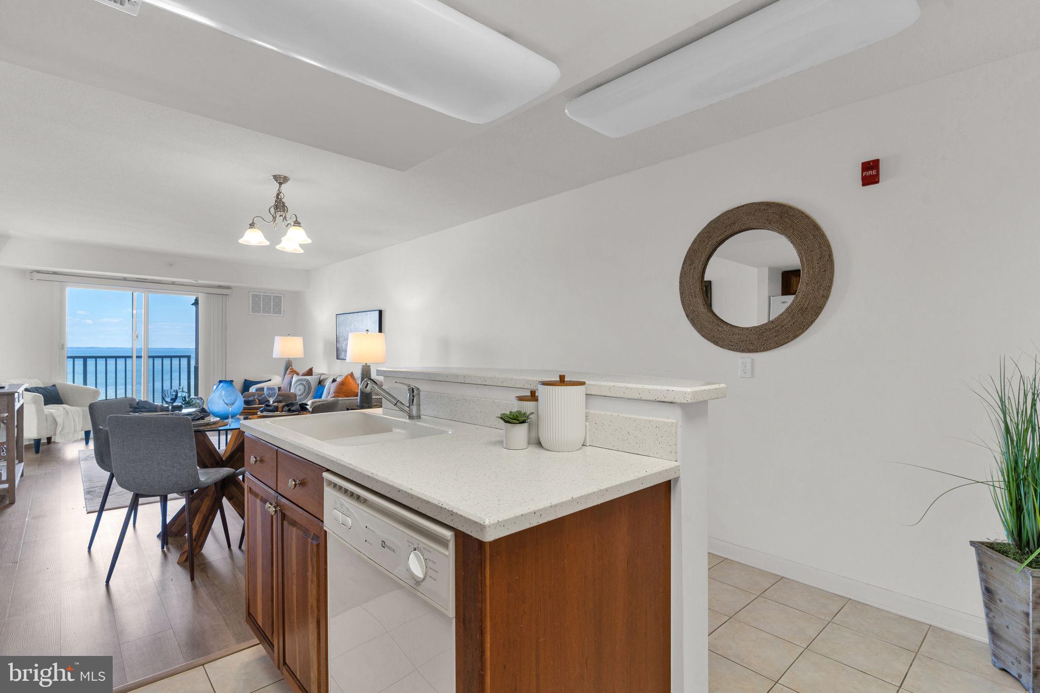 HORIZON ON THE BAY CONDO - Residential