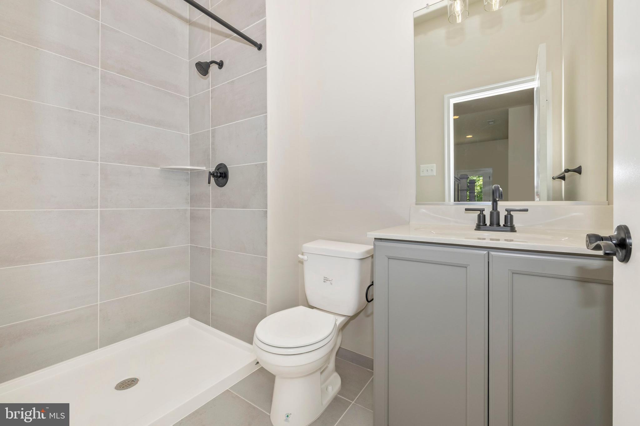 LAKE LINGANORE - Residential