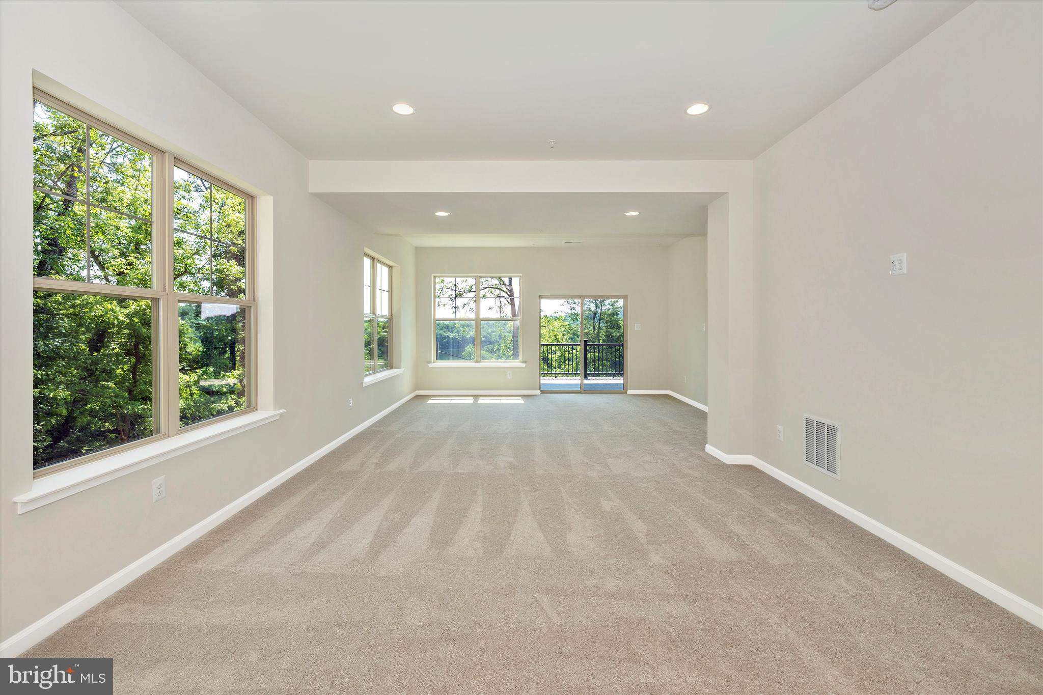 LAKE LINGANORE - Residential