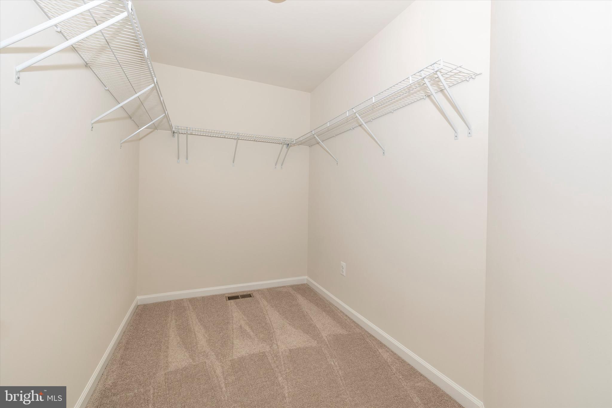 LAKE LINGANORE - Residential