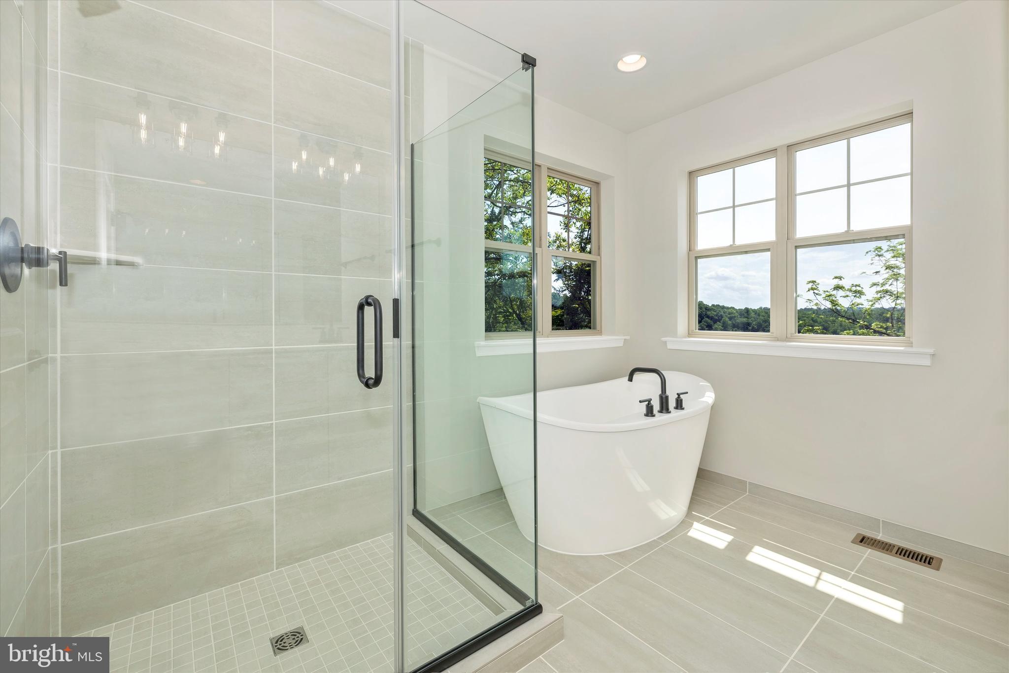 LAKE LINGANORE - Residential