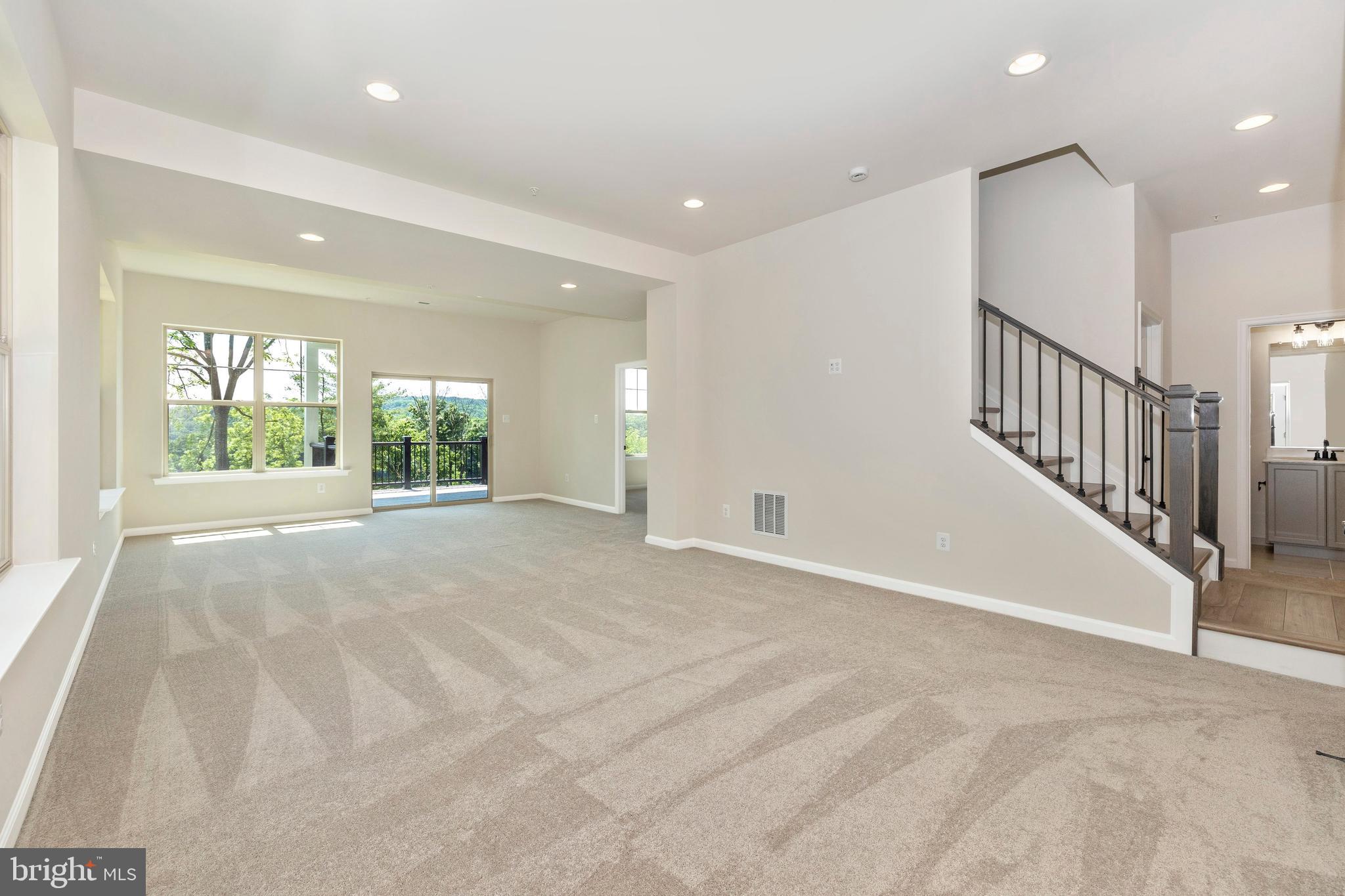 LAKE LINGANORE - Residential