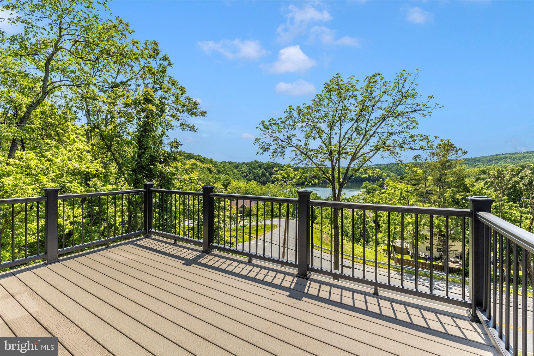 LAKE LINGANORE - Residential