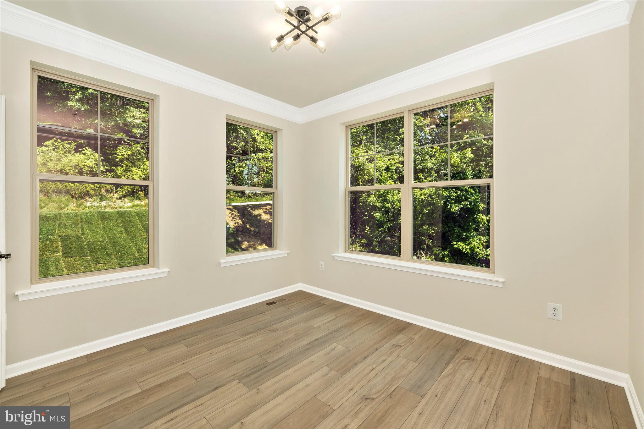 LAKE LINGANORE - Residential