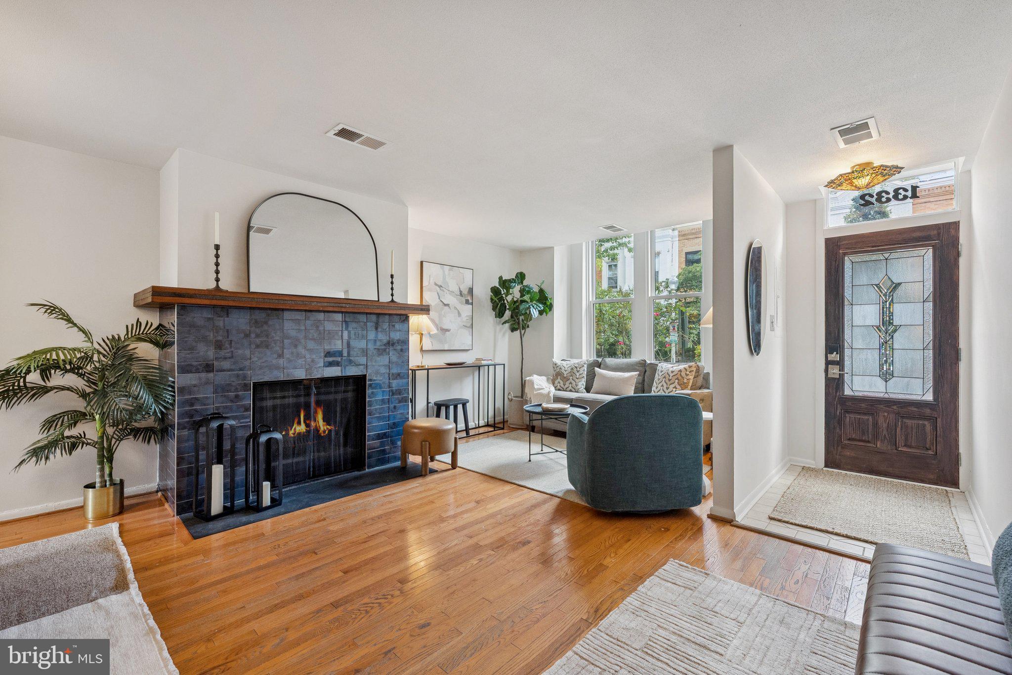 1332 EMERALD STREET NE