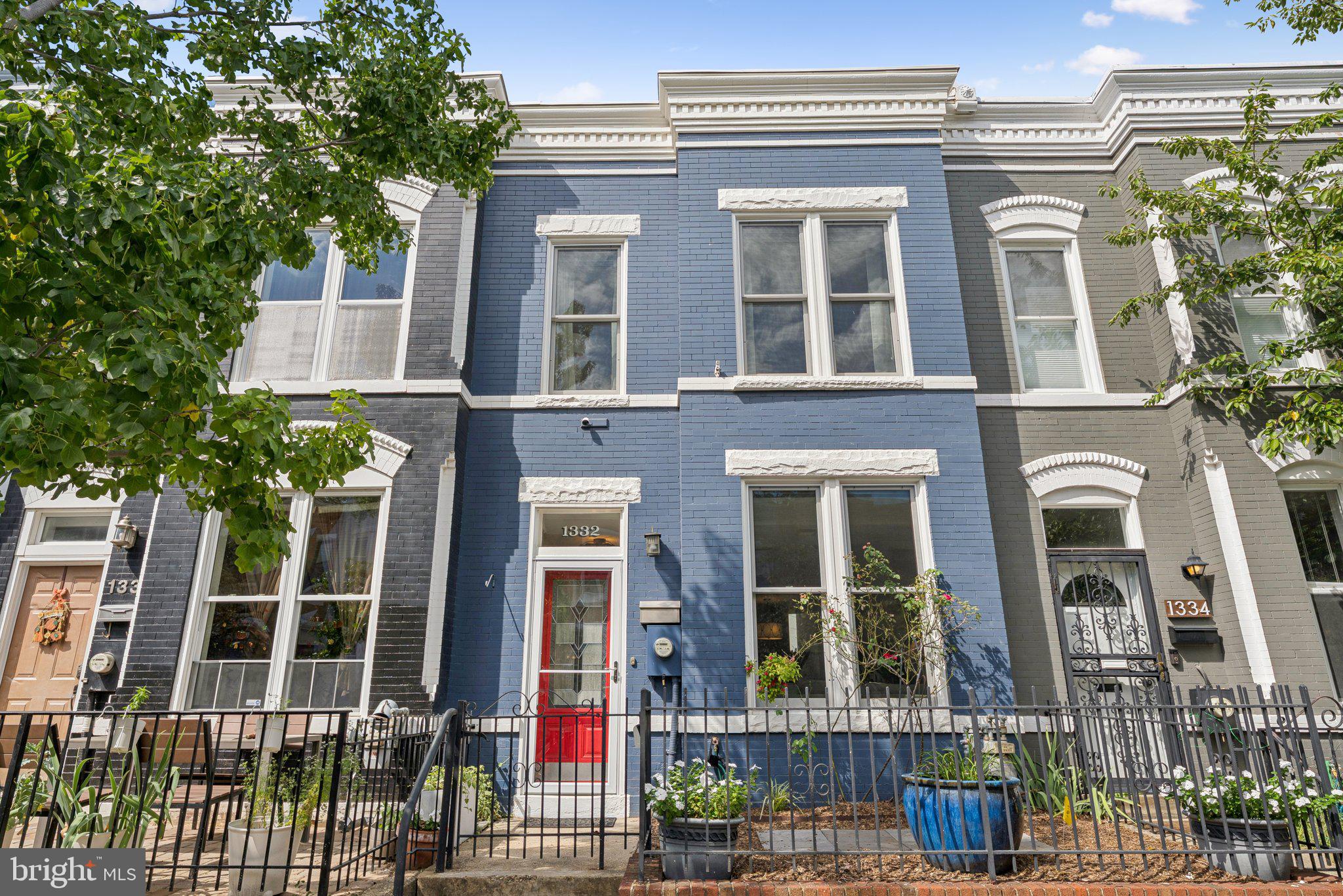1332 EMERALD STREET NE