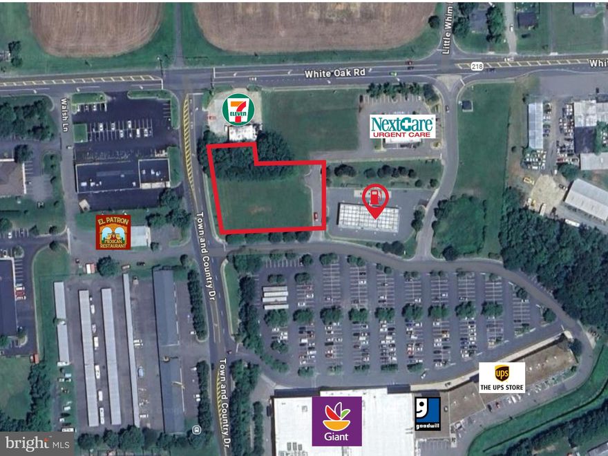 25 Town & Country Rd, Fredericksburg, VA 22405
📍 Prime Location | B2 Zoning | High Traffic Exposure
Property Overview
Strategically positioned along White Oak Road with 23,000 vehicles per day (VPD), this 0.088-acre parcel offers exceptional visibility and accessibility for a wide range of commercial uses. Zoned B2 (General Commercial), the site is ideal for retail, office, service-based businesses, or drive-thru concepts.
Key Features
•