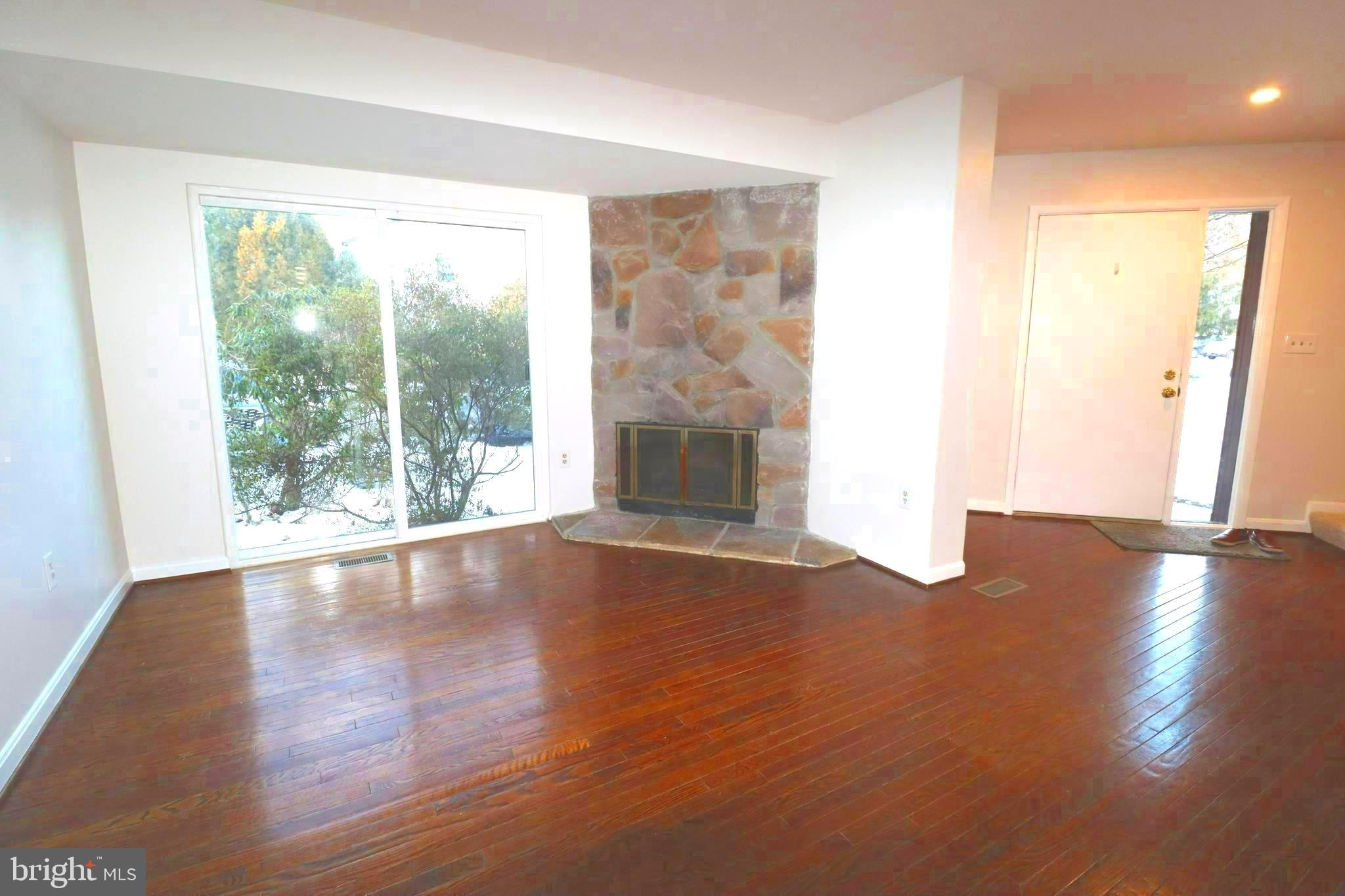 TOWN CENTER - Residential Lease