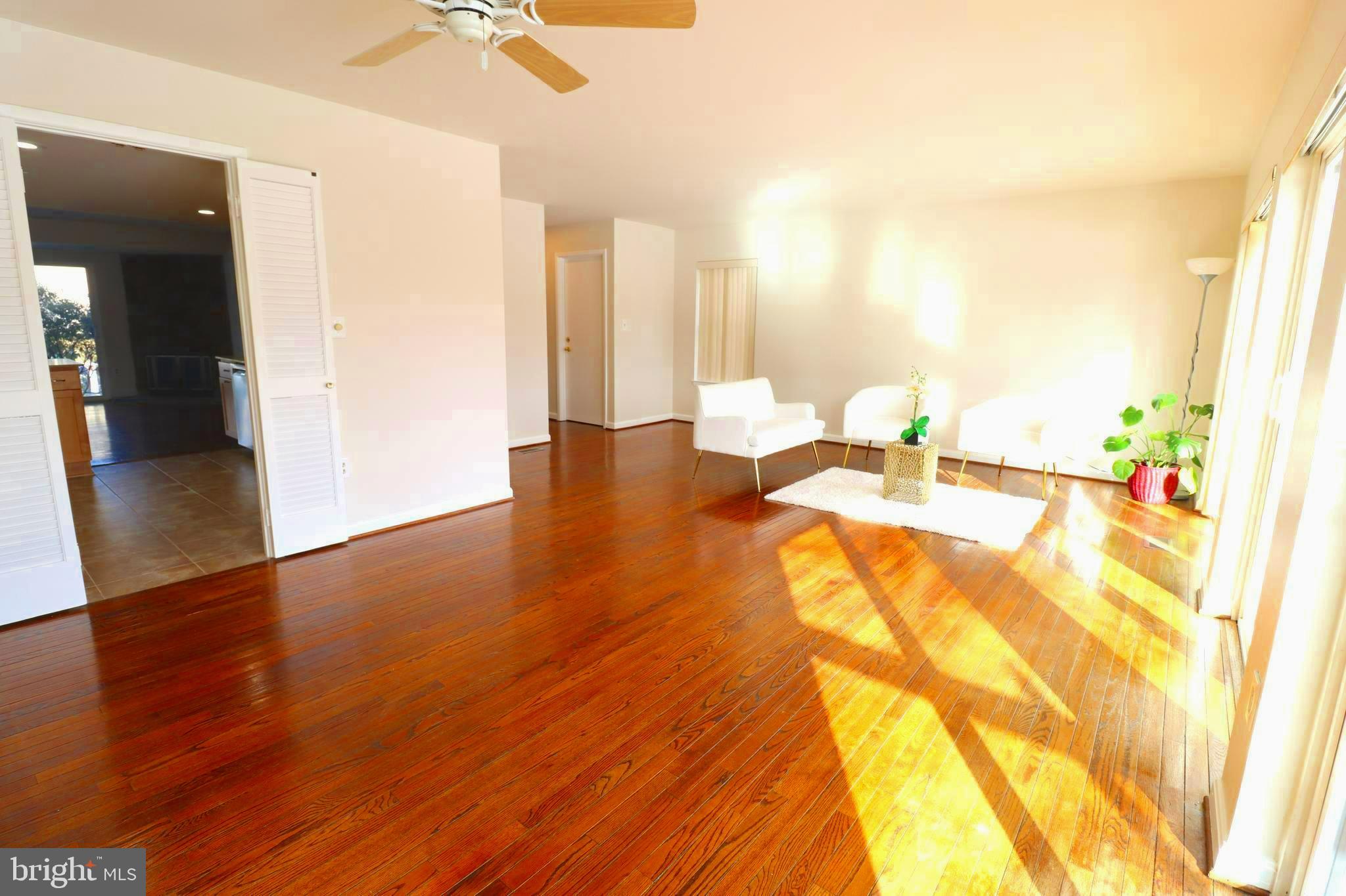 TOWN CENTER - Residential Lease