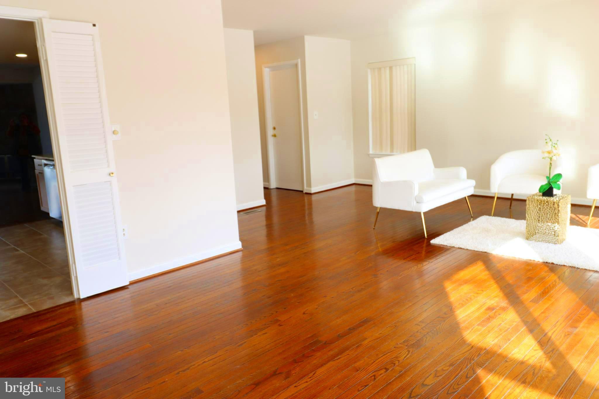 TOWN CENTER - Residential Lease