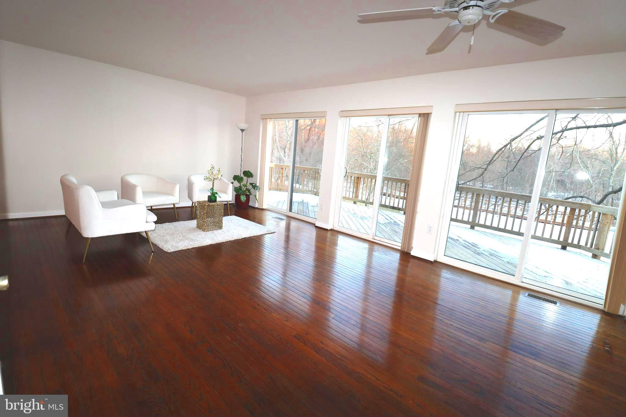 TOWN CENTER - Residential Lease