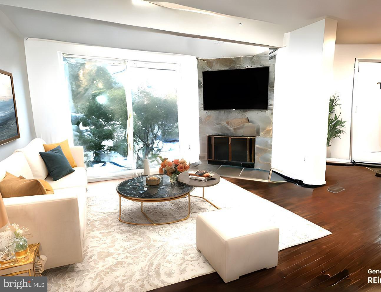 TOWN CENTER - Residential Lease