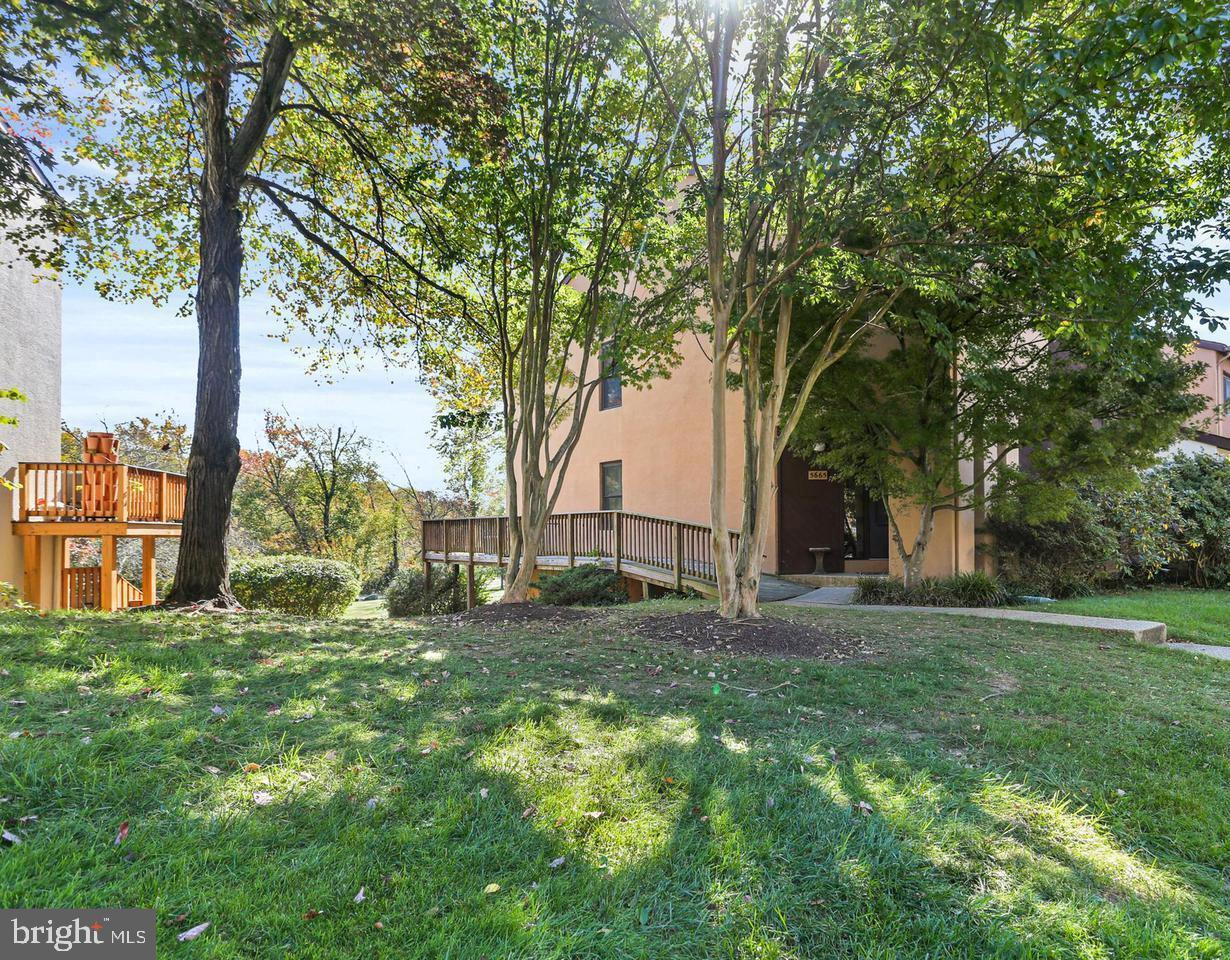 TOWN CENTER - Residential Lease