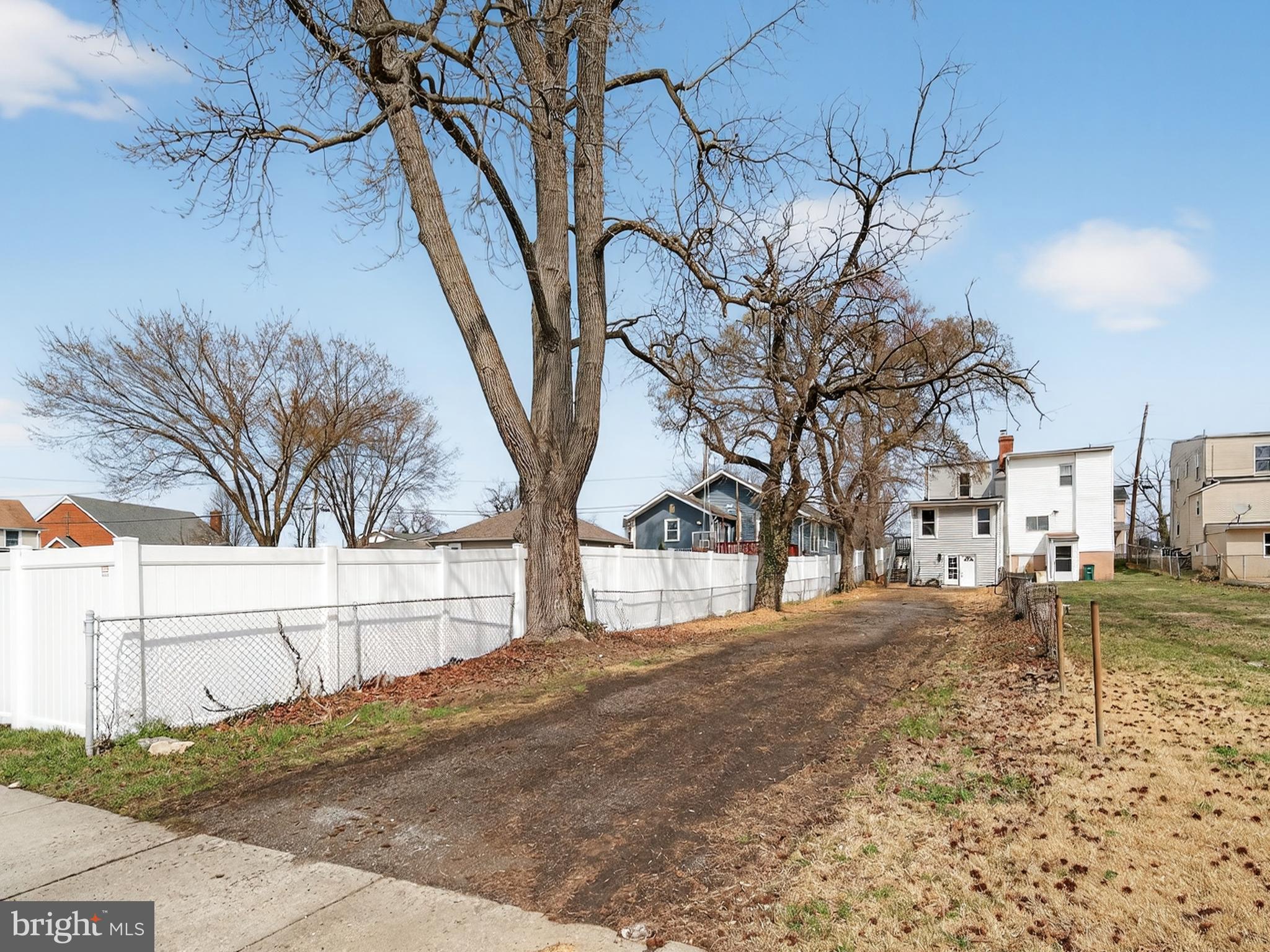 OAKMONT - Residential