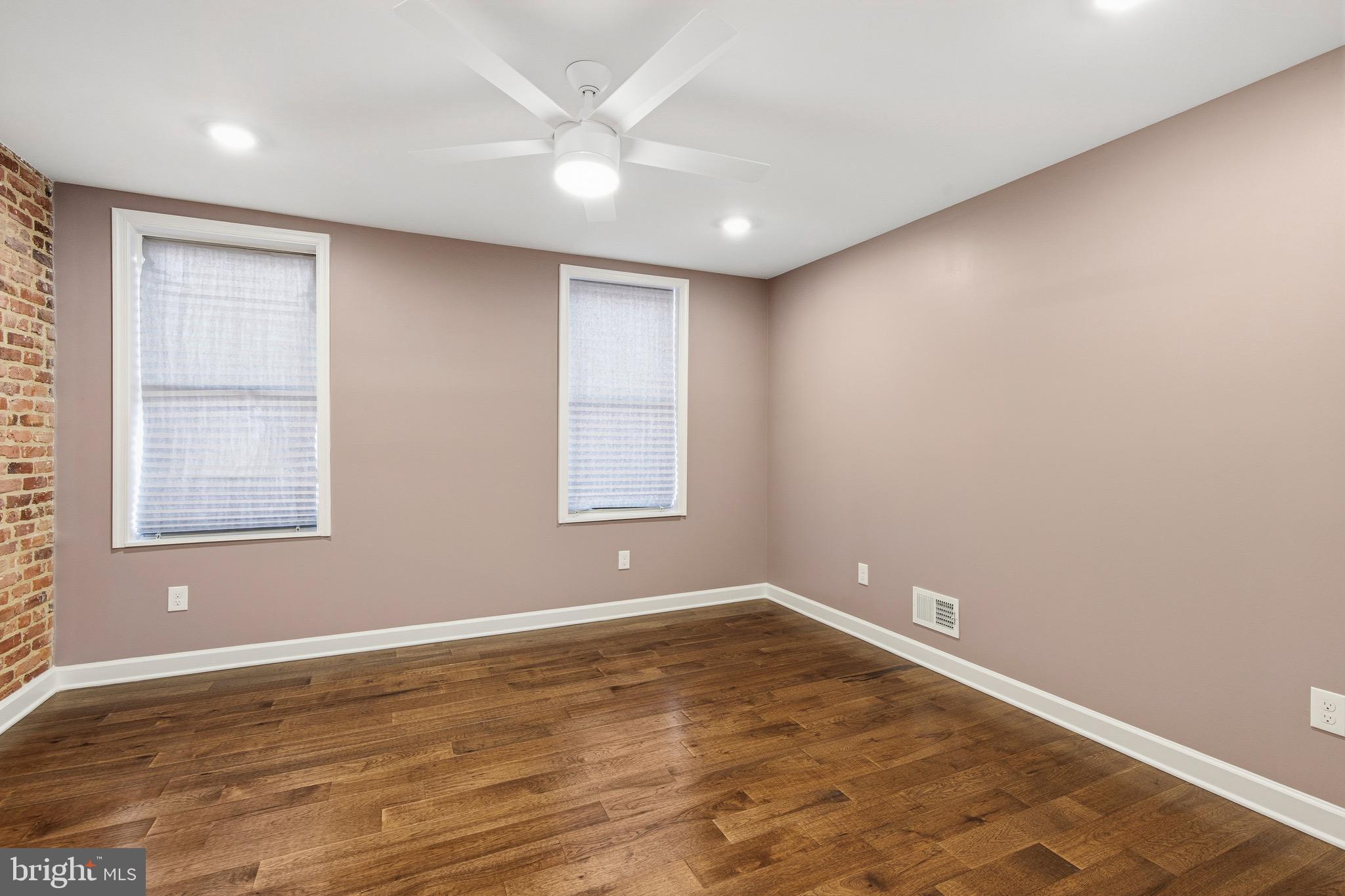 ELWOOD PARK - Residential