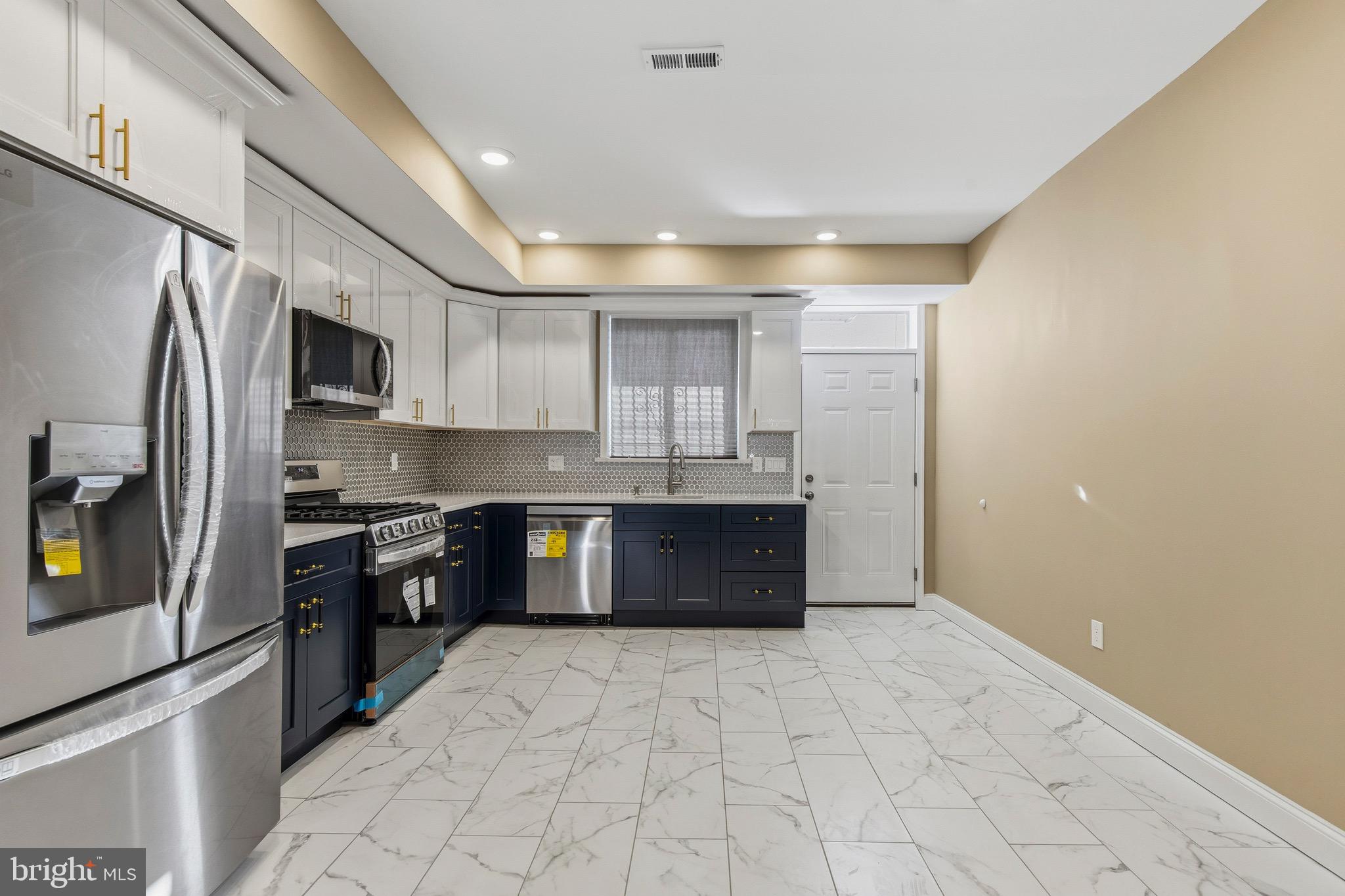 ELWOOD PARK - Residential