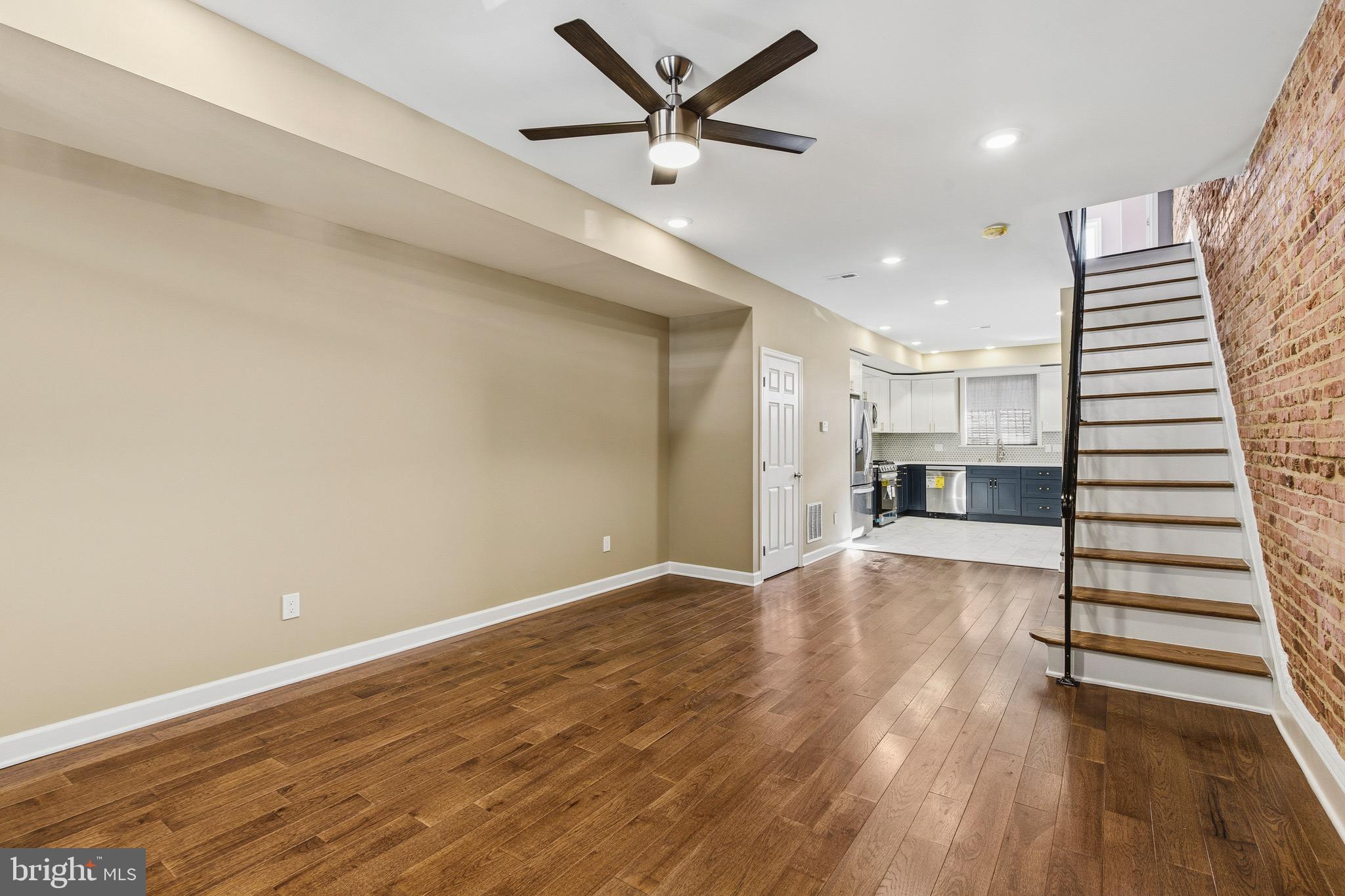 ELWOOD PARK - Residential