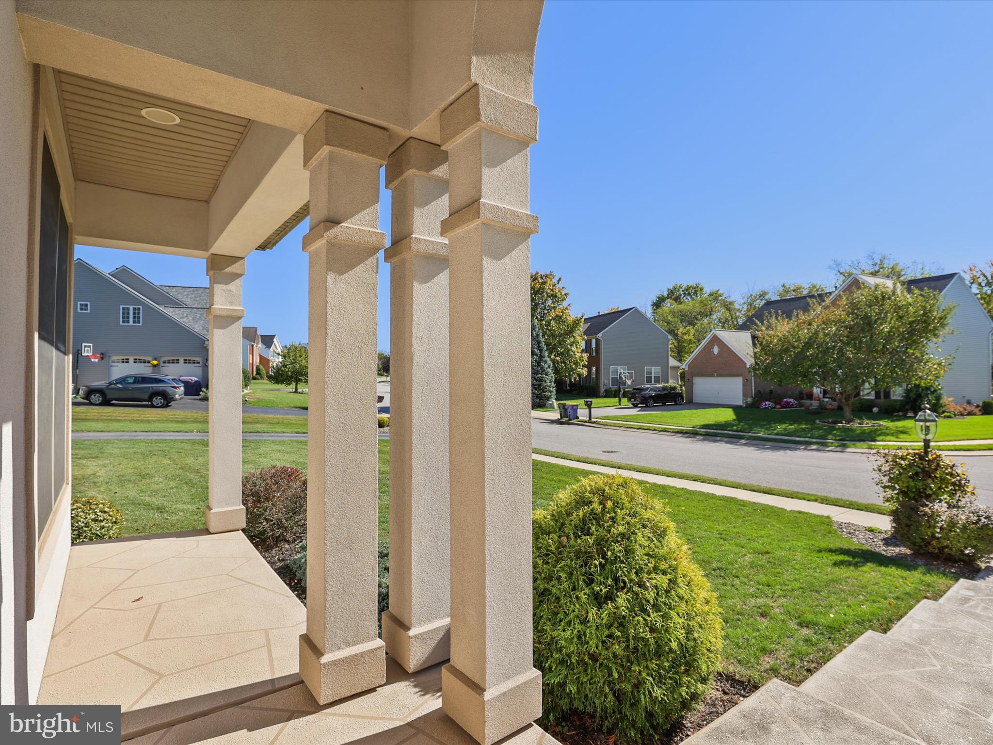 2711 ROSEBAY DRIVE
