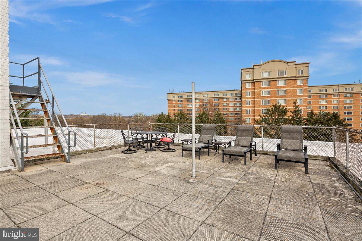 ADAMS HOUSE - Residential