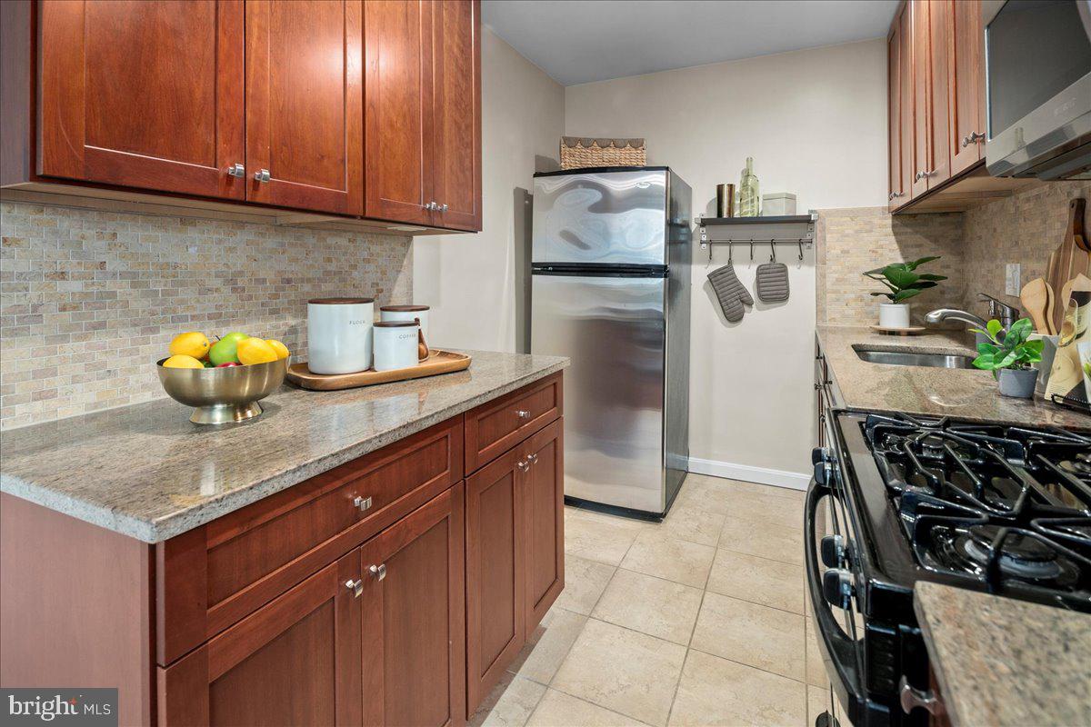 ADAMS HOUSE - Residential