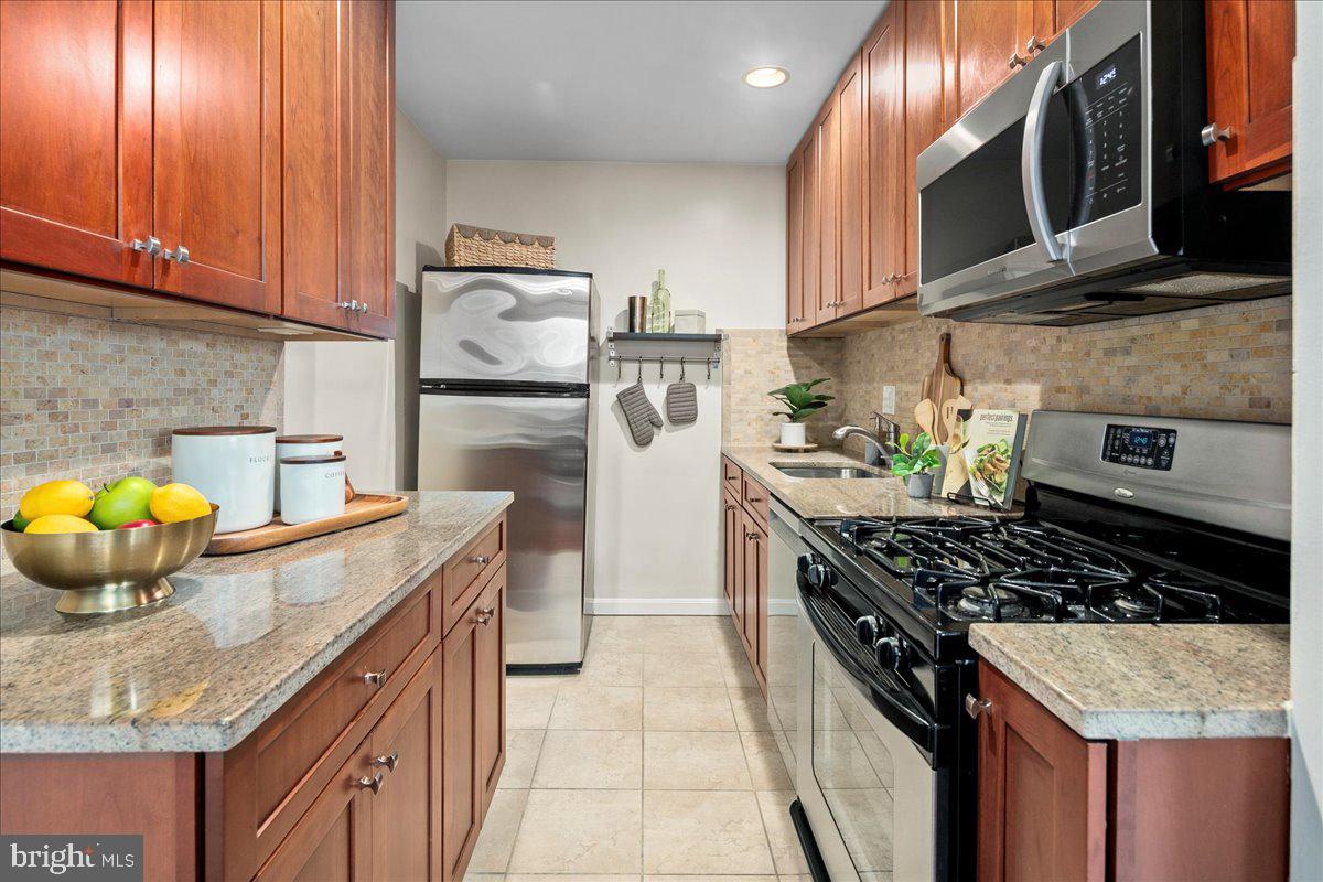 ADAMS HOUSE - Residential