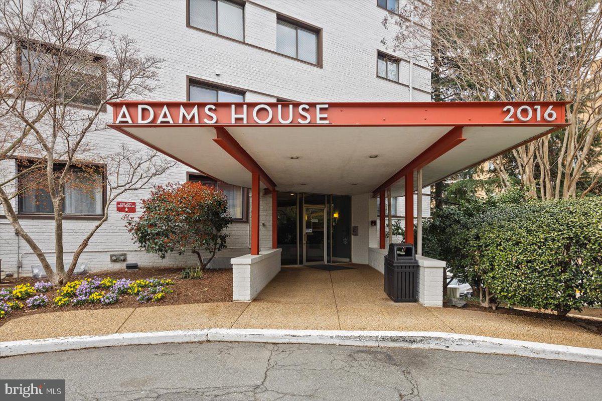 ADAMS HOUSE - Residential