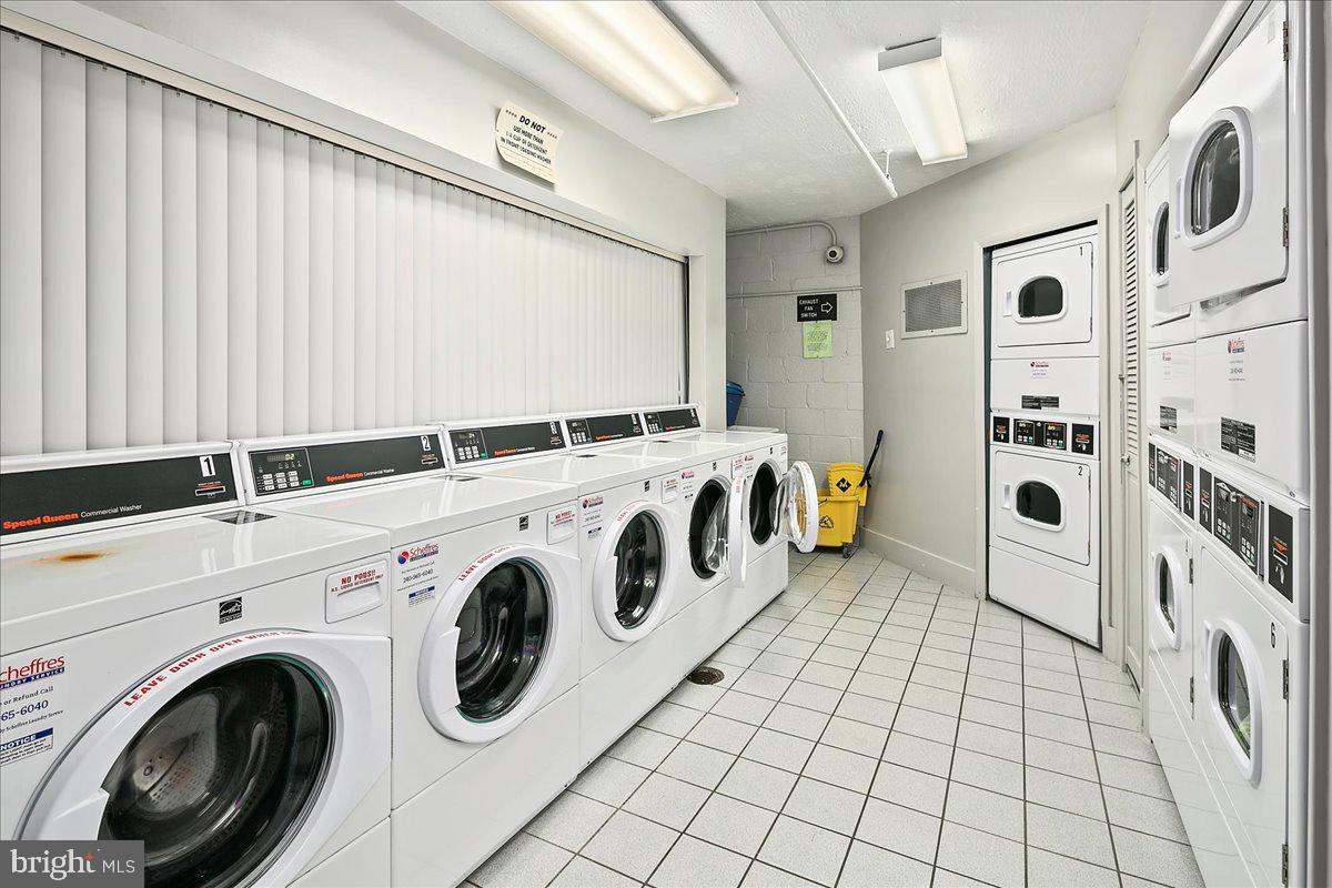 ADAMS HOUSE - Residential