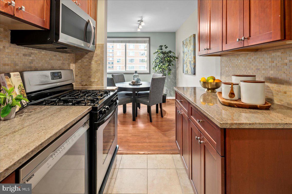 ADAMS HOUSE - Residential