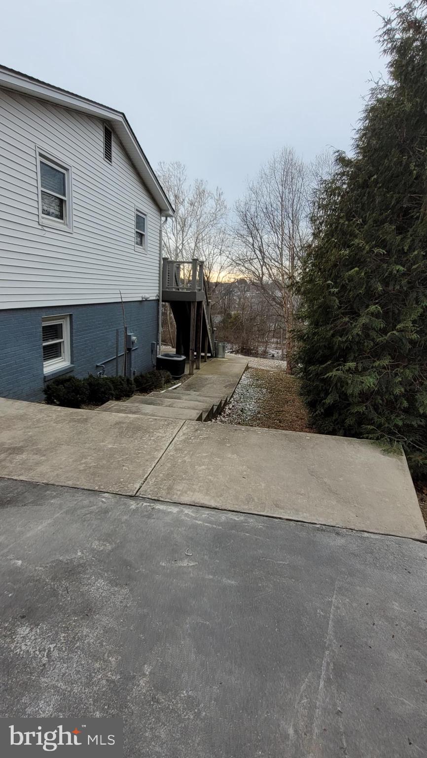 WILLIAMSBURG HEIGHTS - Residential Lease