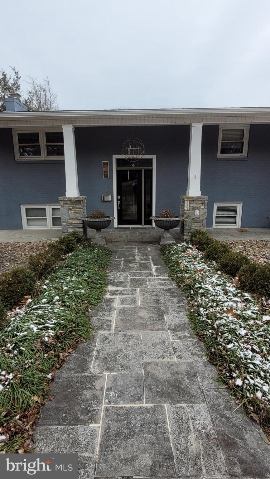 WILLIAMSBURG HEIGHTS - Residential Lease