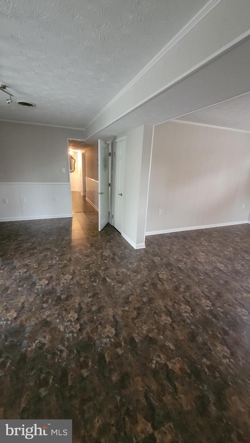 WILLIAMSBURG HEIGHTS - Residential Lease