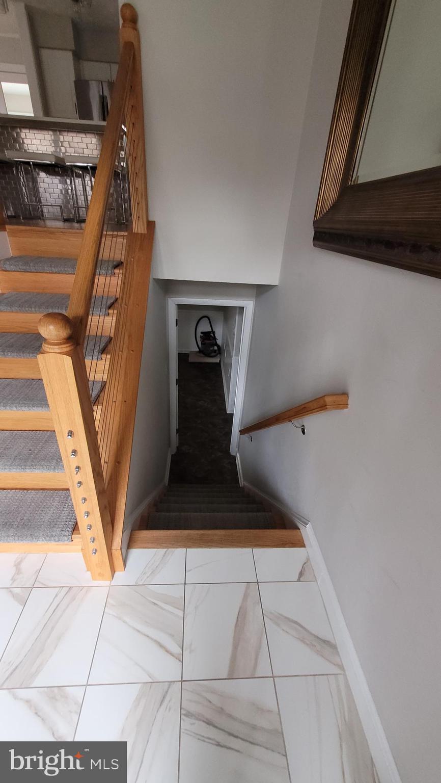 WILLIAMSBURG HEIGHTS - Residential Lease