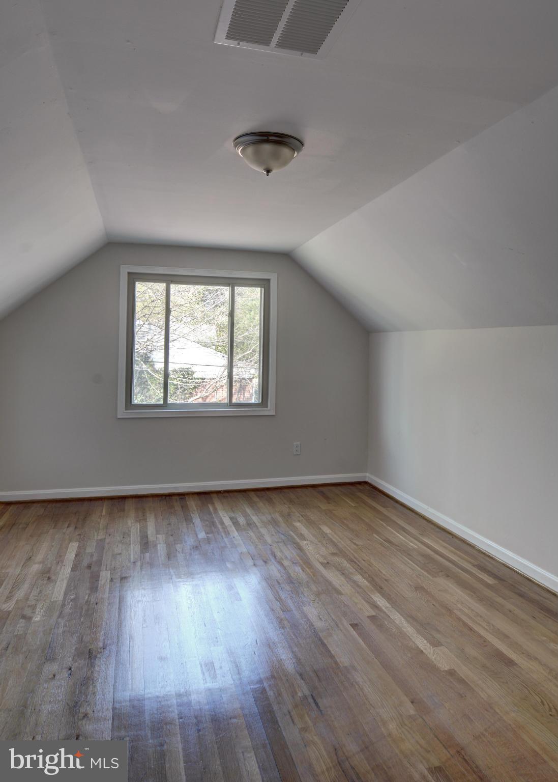 LYNBROOK - Residential
