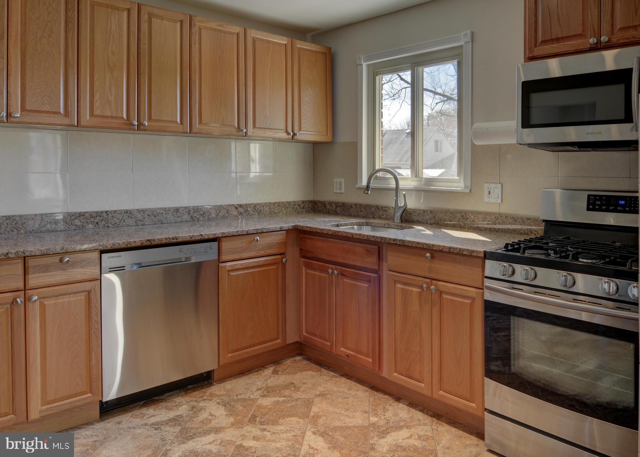 LYNBROOK - Residential