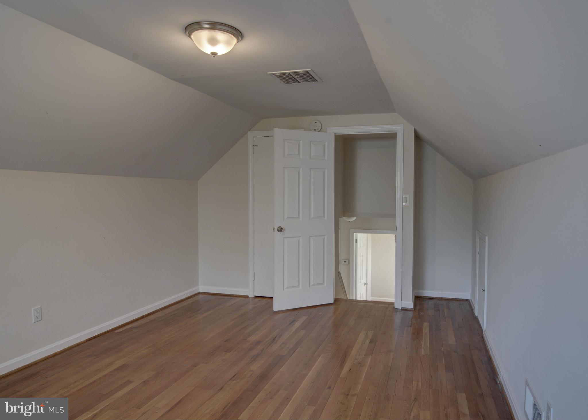 LYNBROOK - Residential