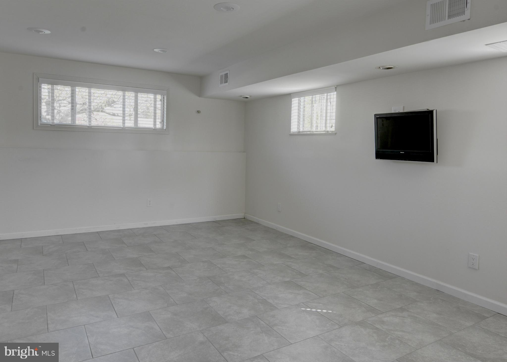 LYNBROOK - Residential