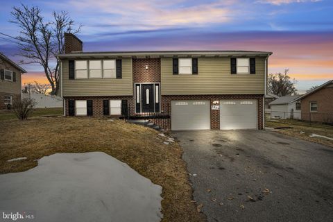 Photo of 3879 Ricklyn Dr, CHAMBERSBURG, PA 17202 (MLS # PAFL2032794)