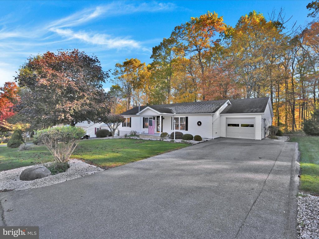 Photo of 1044 Hemlock Circle, MANHEIM, PA 17545 (MLS # PALN2023274)