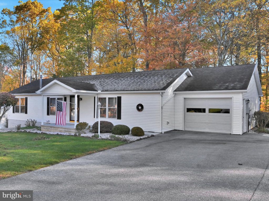 Photo of 1044 Hemlock Circle, MANHEIM, PA 17545 (MLS # PALN2023274)
