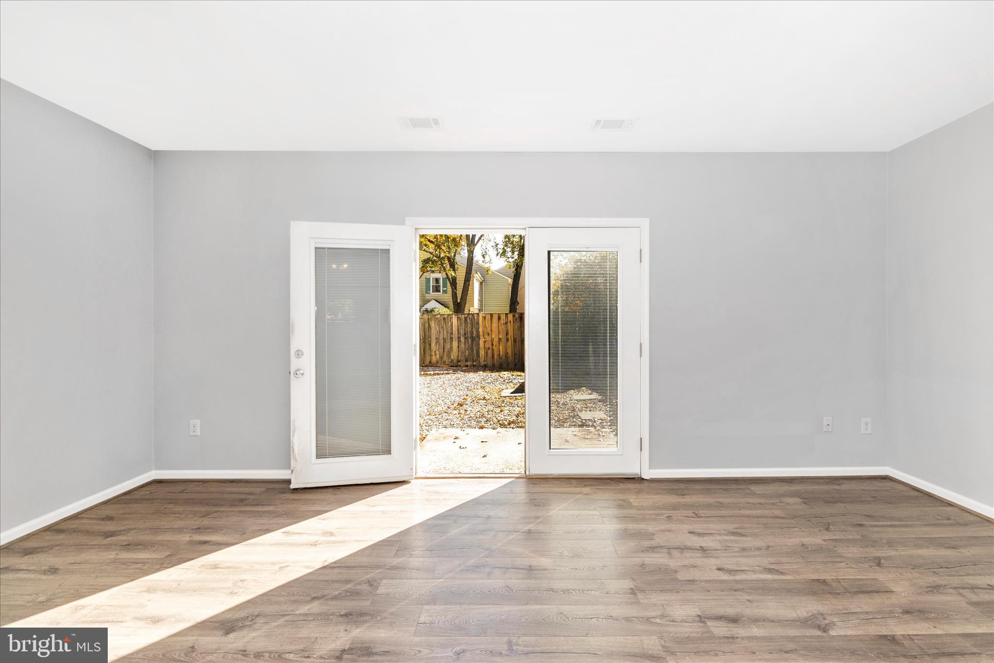 GLADE TOWN - Residential