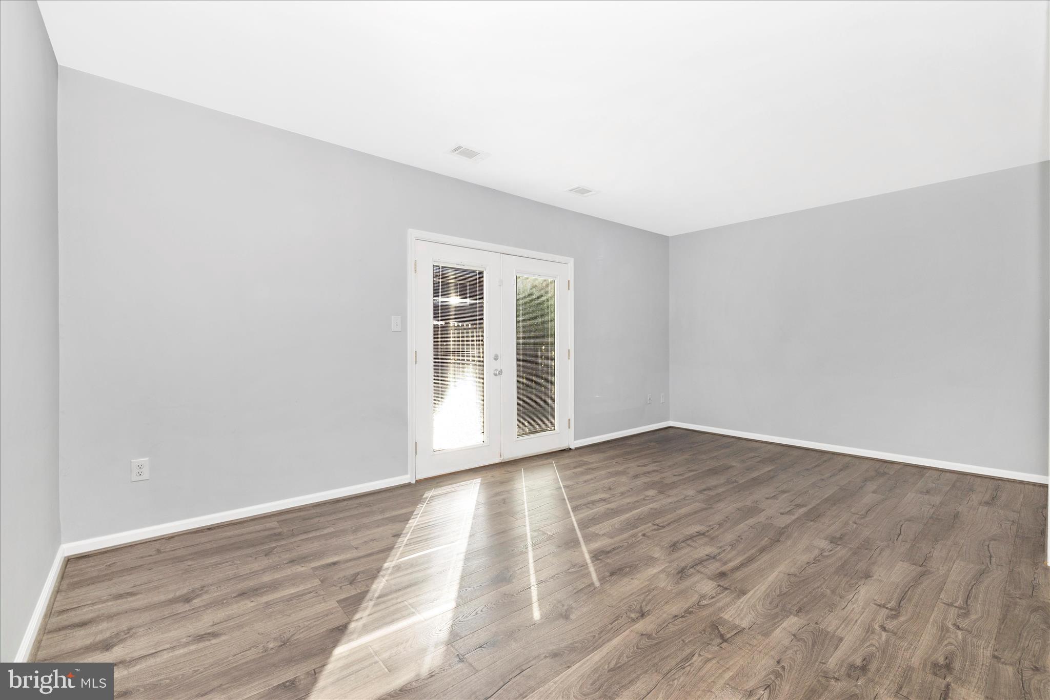 GLADE TOWN - Residential