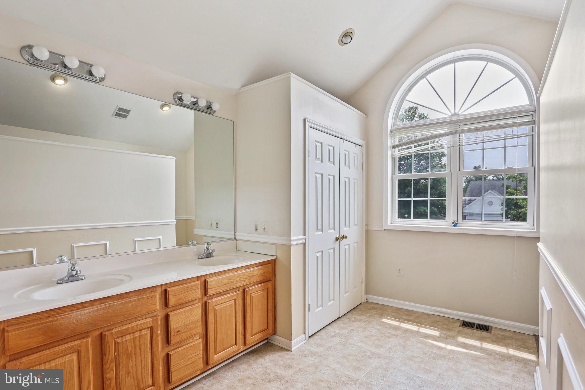 BRIARCLIFF MANOR - Residential