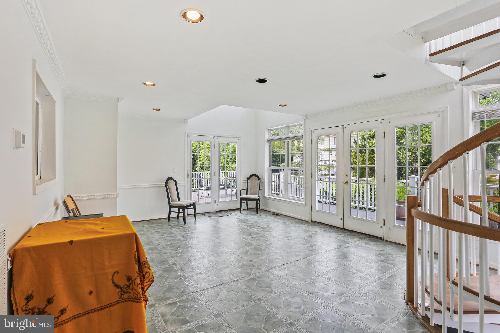 BRIARCLIFF MANOR - Residential