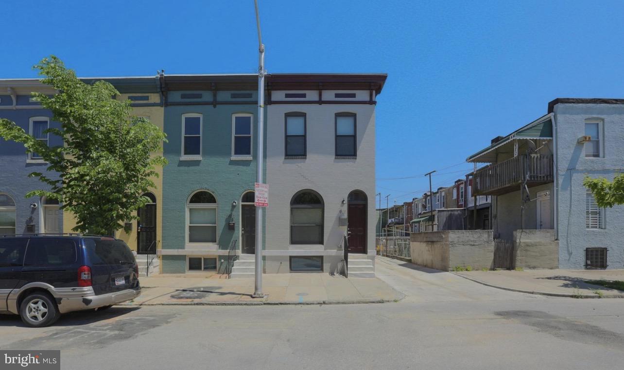 901 N MONTFORD AVENUE