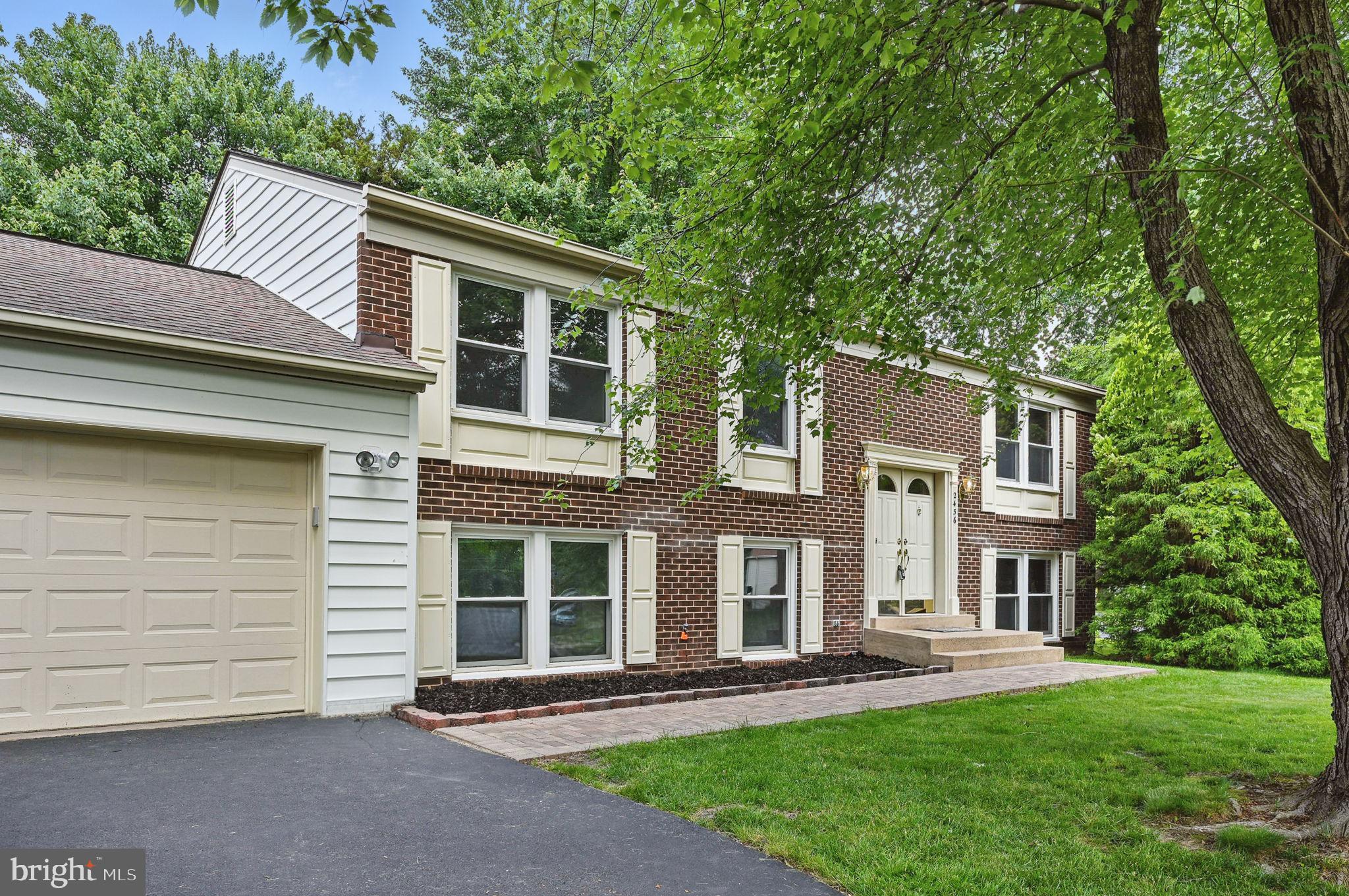 FOX MILL ESTATES - Residential