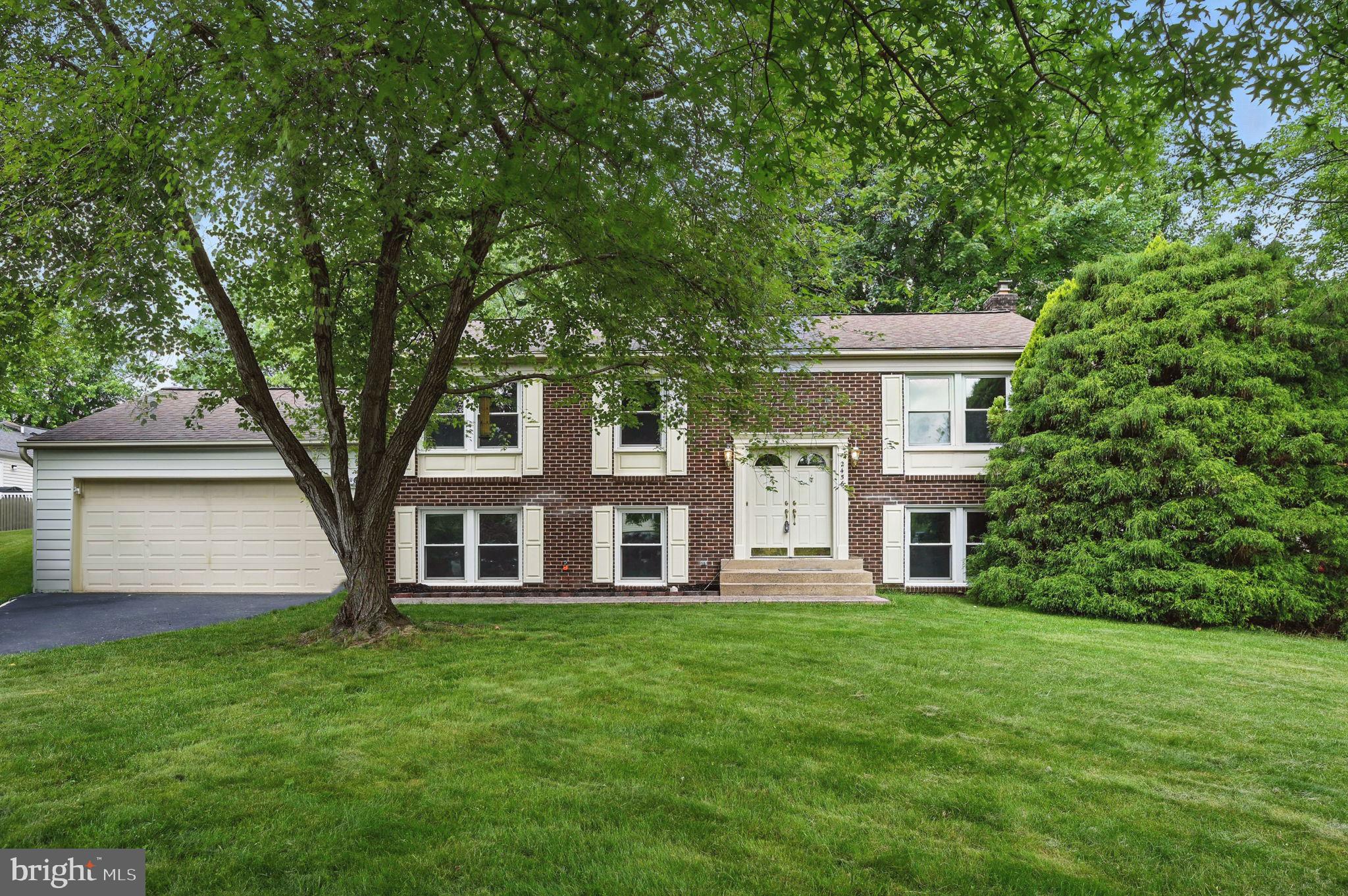 FOX MILL ESTATES - Residential