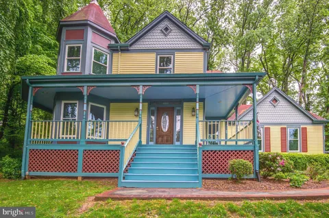 6814 Braddock Road, Annandale, VA MLS: VAFX2229952