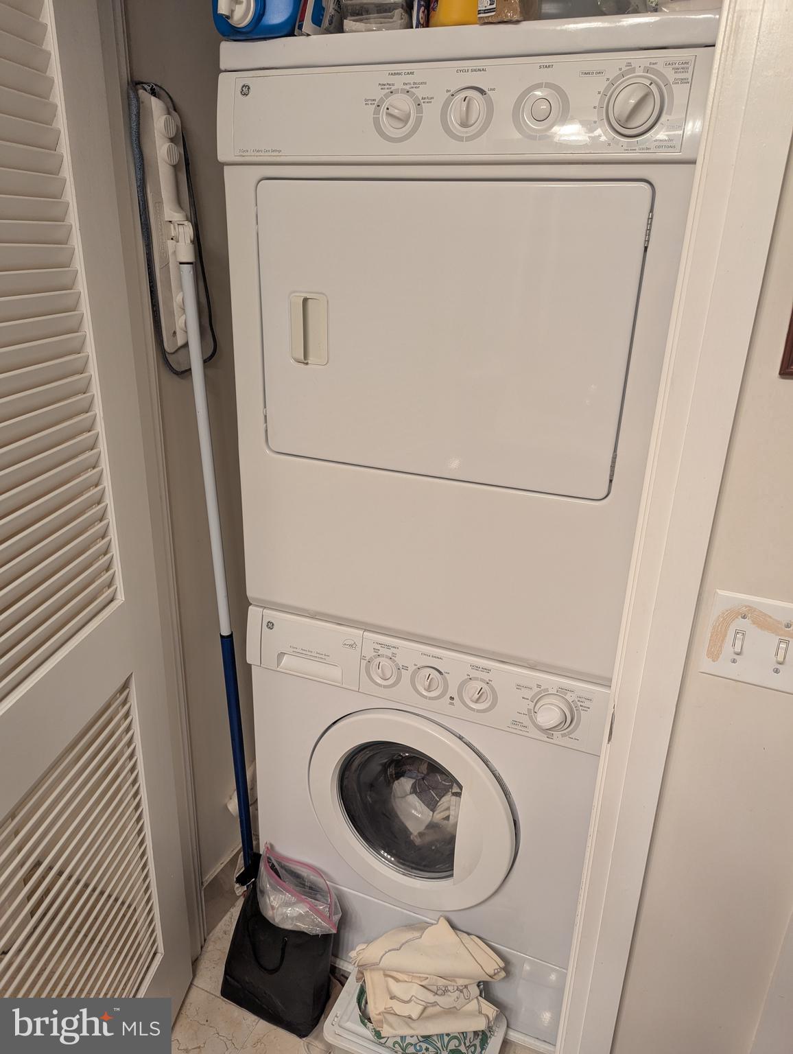 ONE PARK CREST - Residential Lease