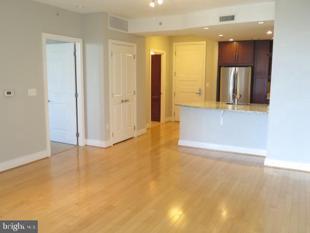 ONE PARK CREST - Residential Lease