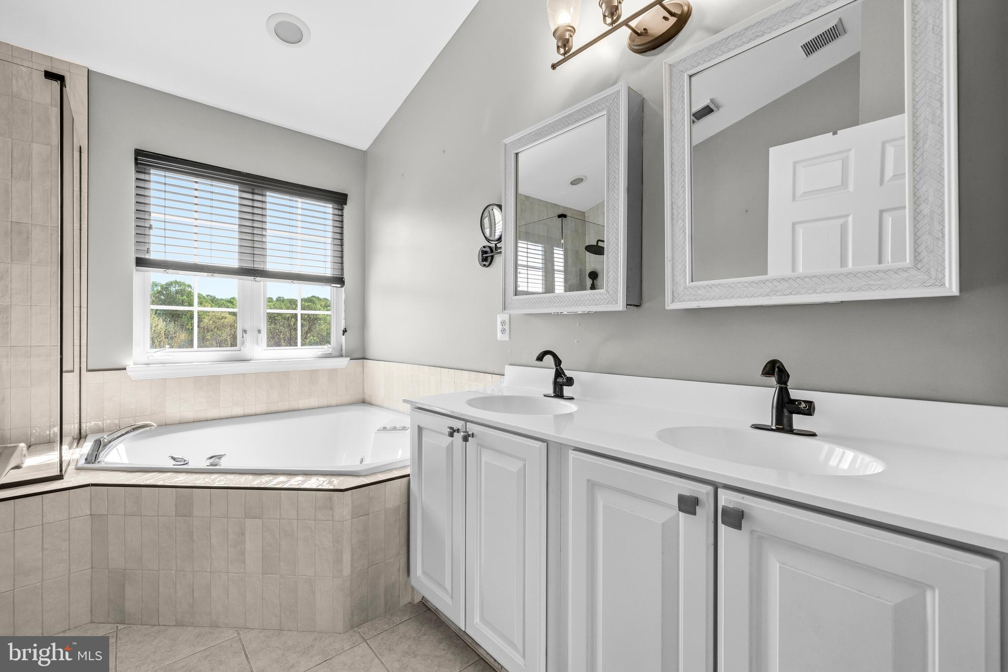 JENNA ESTATES - Residential